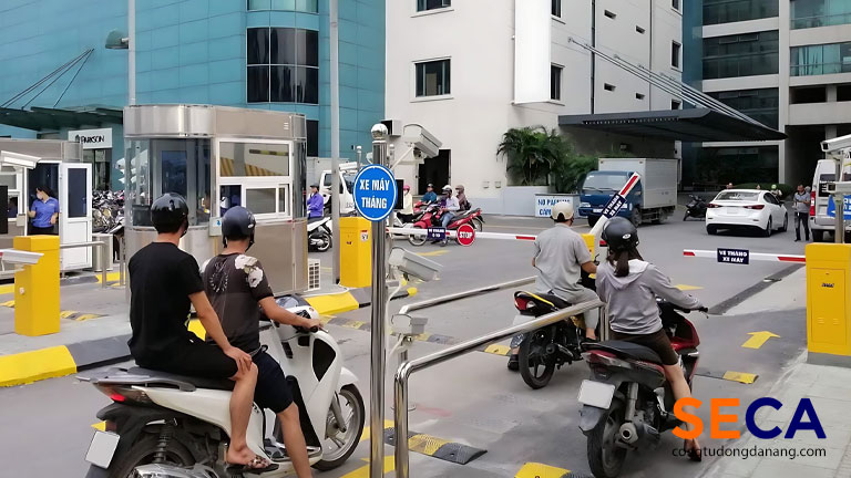 Barie bãi xe hoạt động tốt