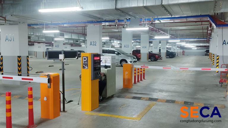 Bãi giữ xe lắp đặt hệ thống barie tự động