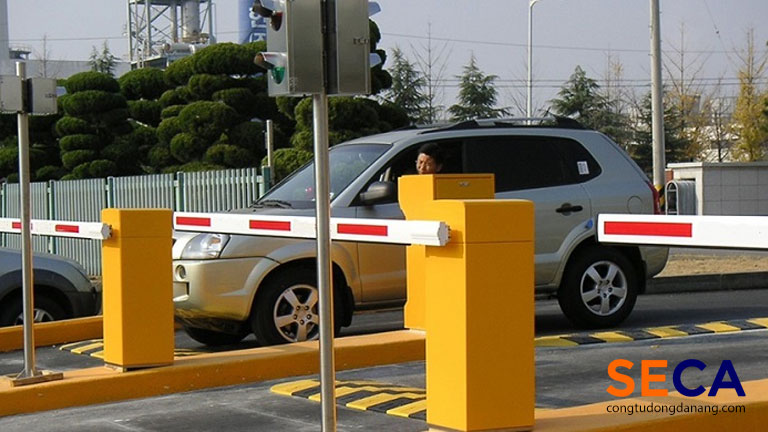 Thanh chắn barrier cần thẳng giúp kiểm soát giao thông