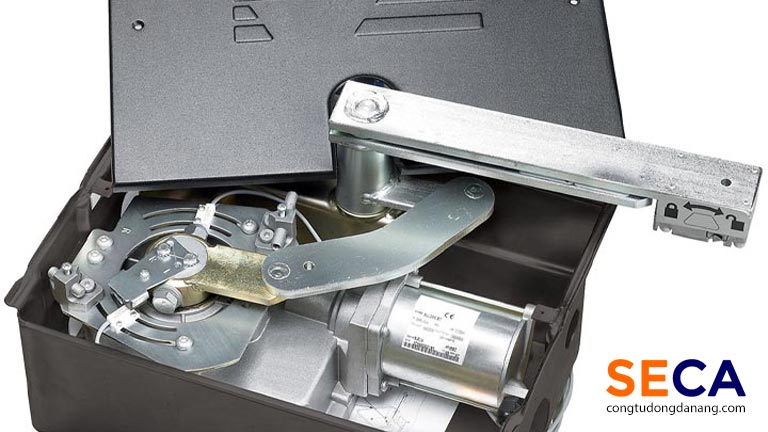 Motor hoạt động của cổng tự động 4 cánh