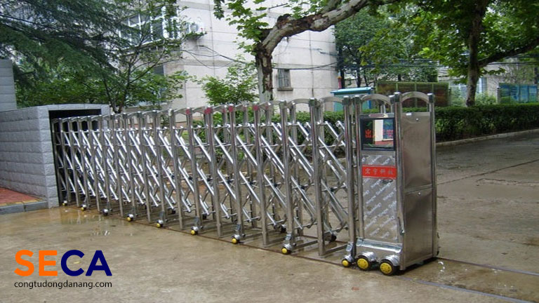 Kiểm tra kỹ lưỡng nền đất trước khi lắp cổng