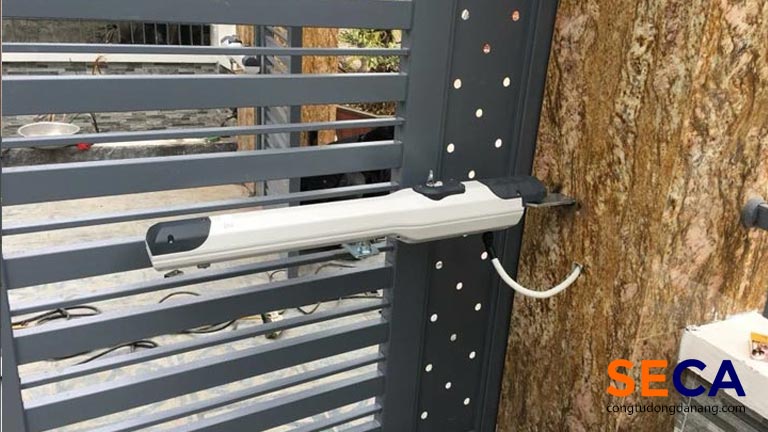 Động cơ cánh tay đòn của cổng tự động