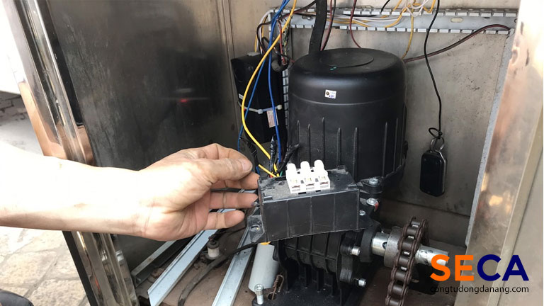 Kiểm tra lại nguồn điện của cổng