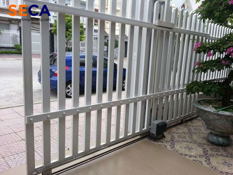 Cổng trượt 2 cánh tiết kiệm không gian