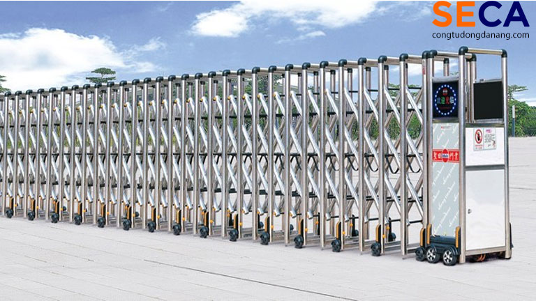 Những công trình có chi phí đầu tư cao thường sử dụng cổng xếp inox 304