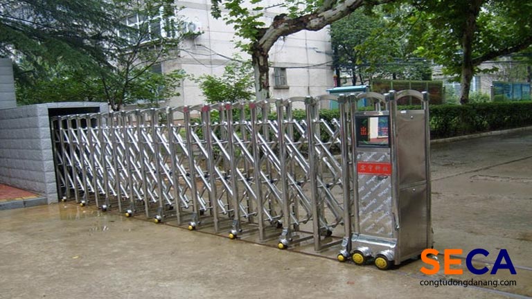 Cổng xếp inox tự động có ray