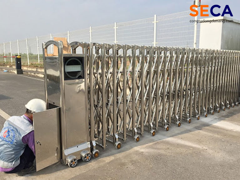 Lắp cửa xếp inox vào đường ray