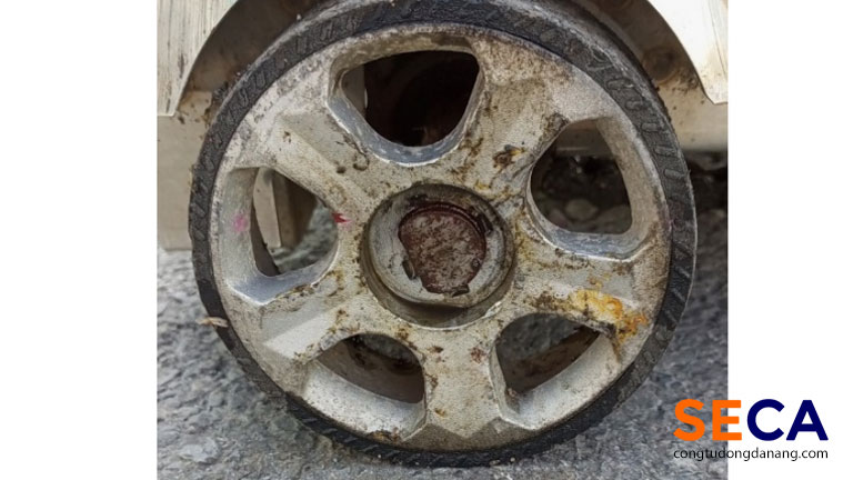 Bánh xe bị gỉ sét