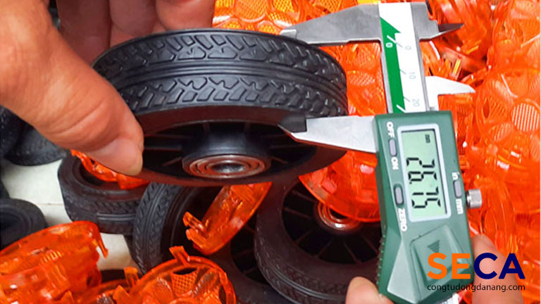 Nên chọn loại bánh xe có vỏ cao su dày dặn