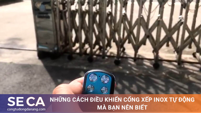 Những cách điều khiển cổng xếp inox tự động mà bạn nên biết