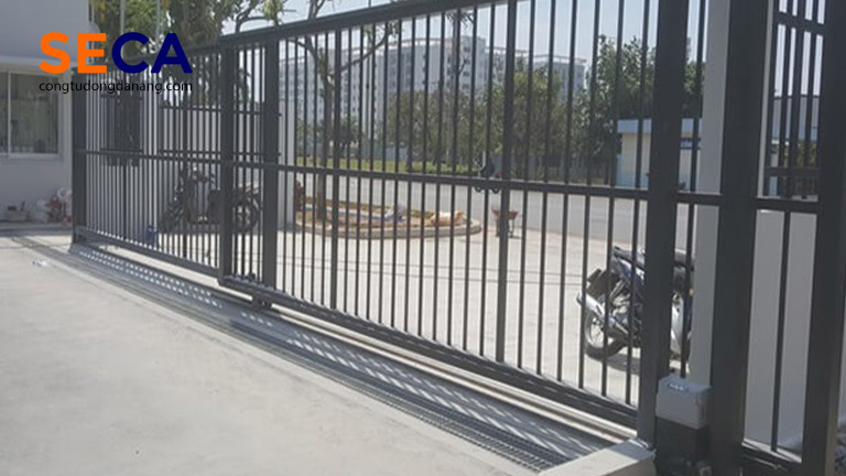 Cổng lùa sắt thường thấy