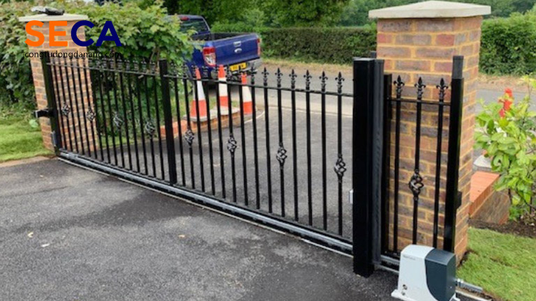 Cổng lùa sắt trường học