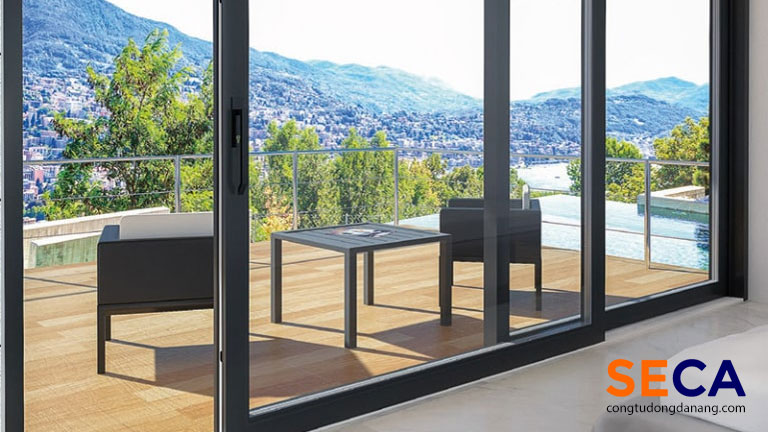 Cửa quay dành cho mặt tiền nhà