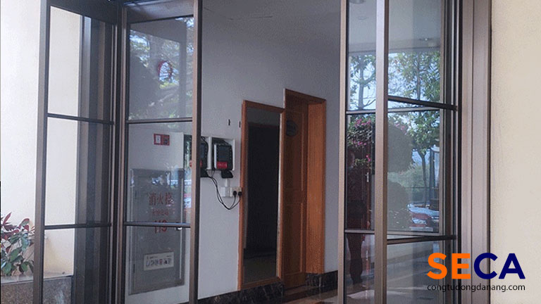 Loại cửa trượt quay 4 cánh chia ô