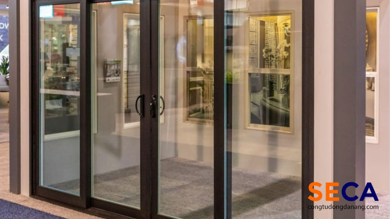 Cửa quay 4 cánh ở phòng ngủ