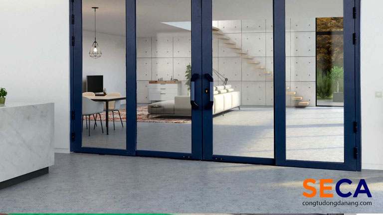 Cửa trượt quay 4 cánh trong nhà