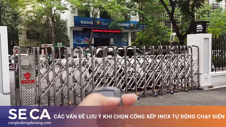 Các vấn đề lưu ý khi chọn cổng xếp inox tự động chạy điện