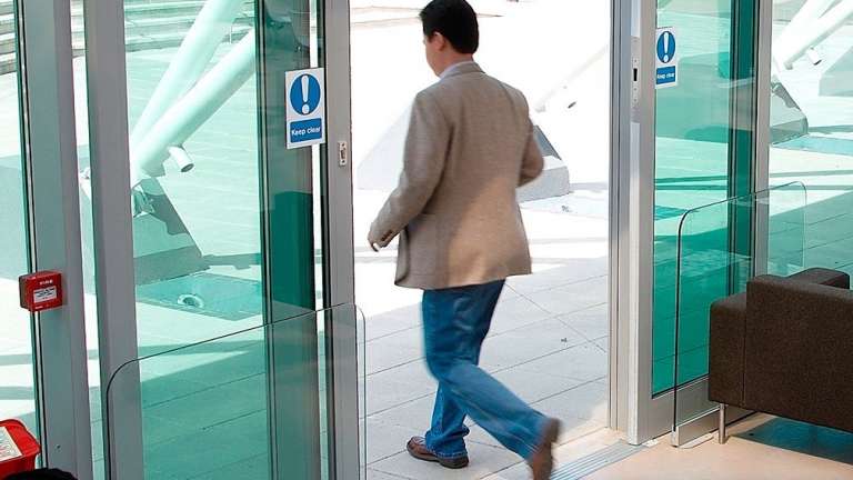 Cửa kính tự động được ứng dụng rộng rãi trong nhiều không gian khác nhau