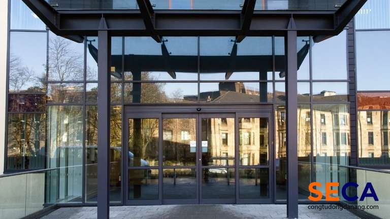 Cửa kính cường lực tự động sở hữu nhiều ưu điểm vượt trội 