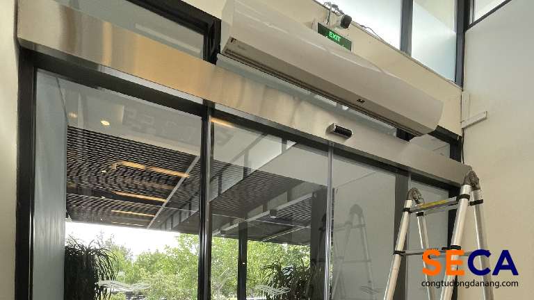 Cửa kính tự động cho các nhà máy, xí nghiệp