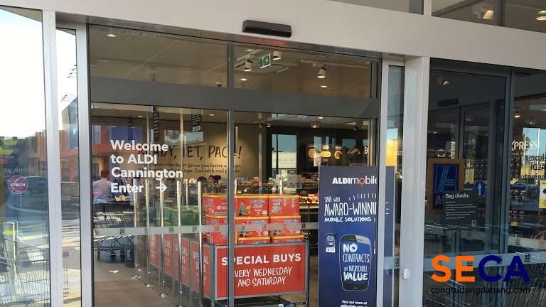 Tiêu chí chọn cửa kính tự động cho cửa hàng tiện lợi