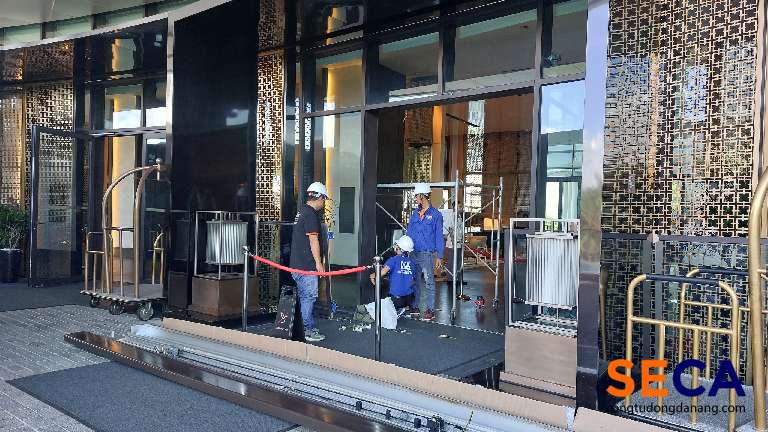 Thi công lắp đặt cửa kính tự động