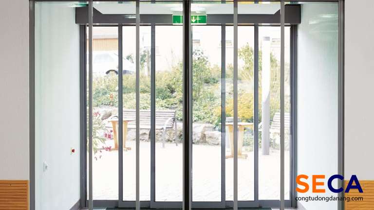 Cửa kính tự động được sử dụng khá rộng rãi